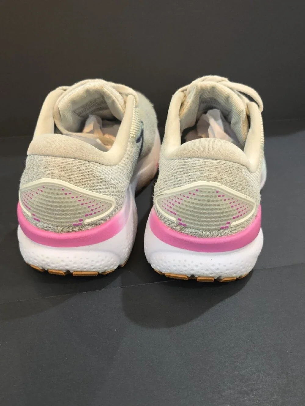 Brooks Ghost 16 Women's Shoes in Beige with Pink and Navy Accents Size 10.5